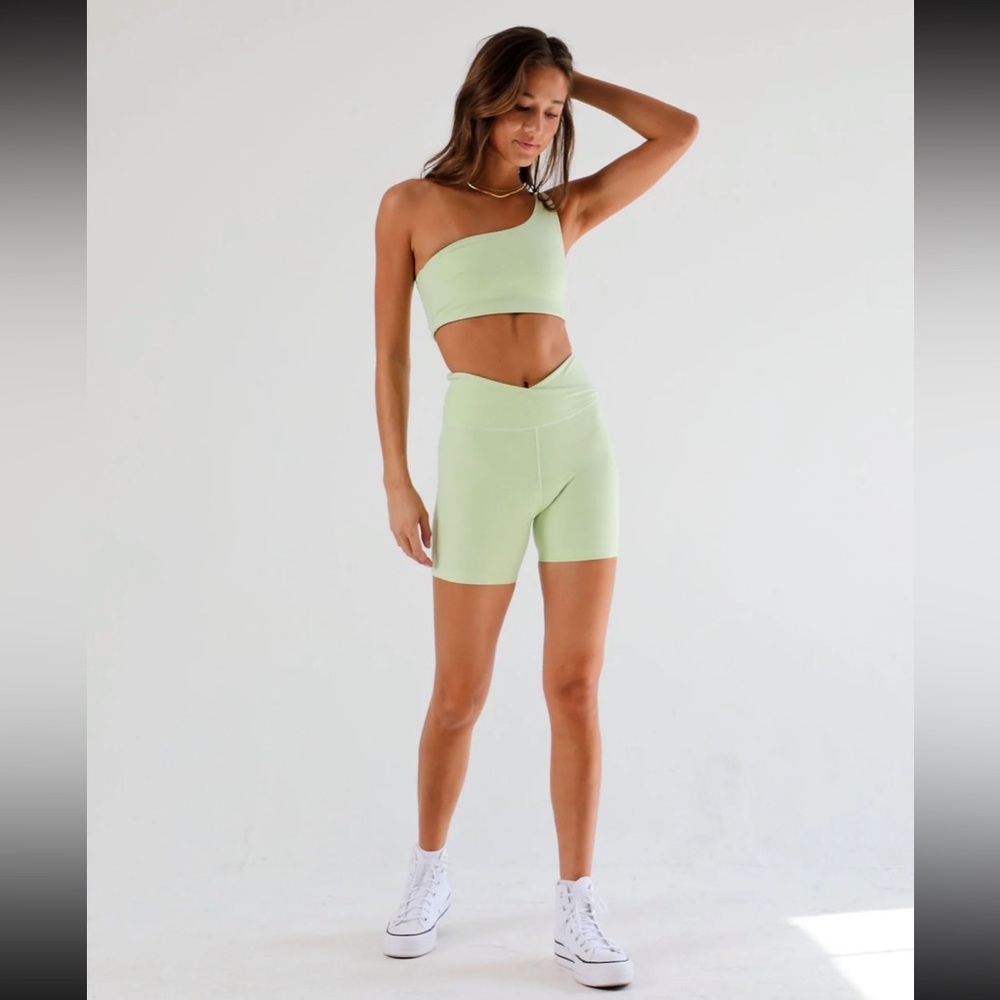 High-Rise V-Waist Light Green Athletic Bike Short and Sports Bra Set